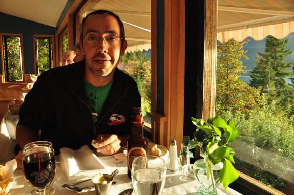 Nosso jantar de comemoração do Thanksgiving Day no Strathcona Lodge, ao lado do Buttle Lake, na Vancouver Island, costa oeste do Canadá